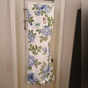 New Martha Stewart Beautiful Blue Floral Plush Blanket King Size